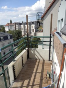 Aménagement parquet en frêne sur petit balcon