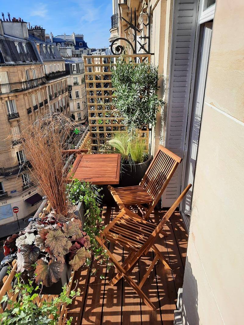 Aménagement global de deux balcons haussmanniens à Paris 17e avec mobilier
