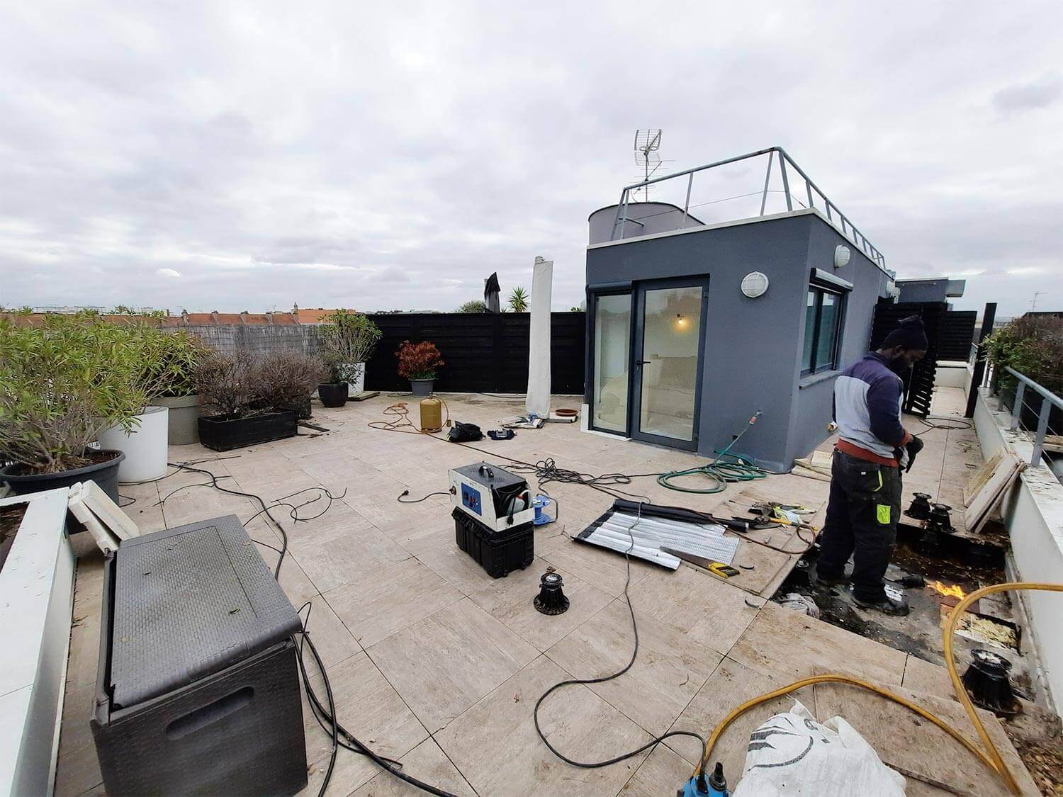 Photo avant Aménagement extérieur d'un grand rooftop à Montrouge